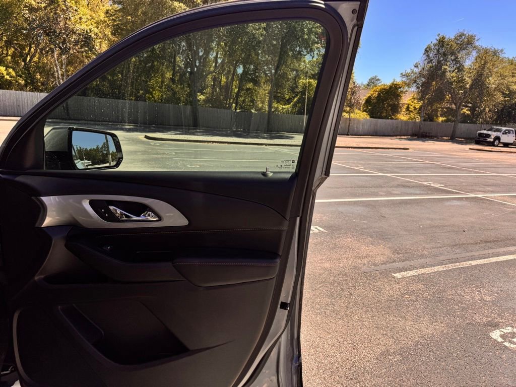 Used 2020 Chevrolet Traverse LT FWD image 32