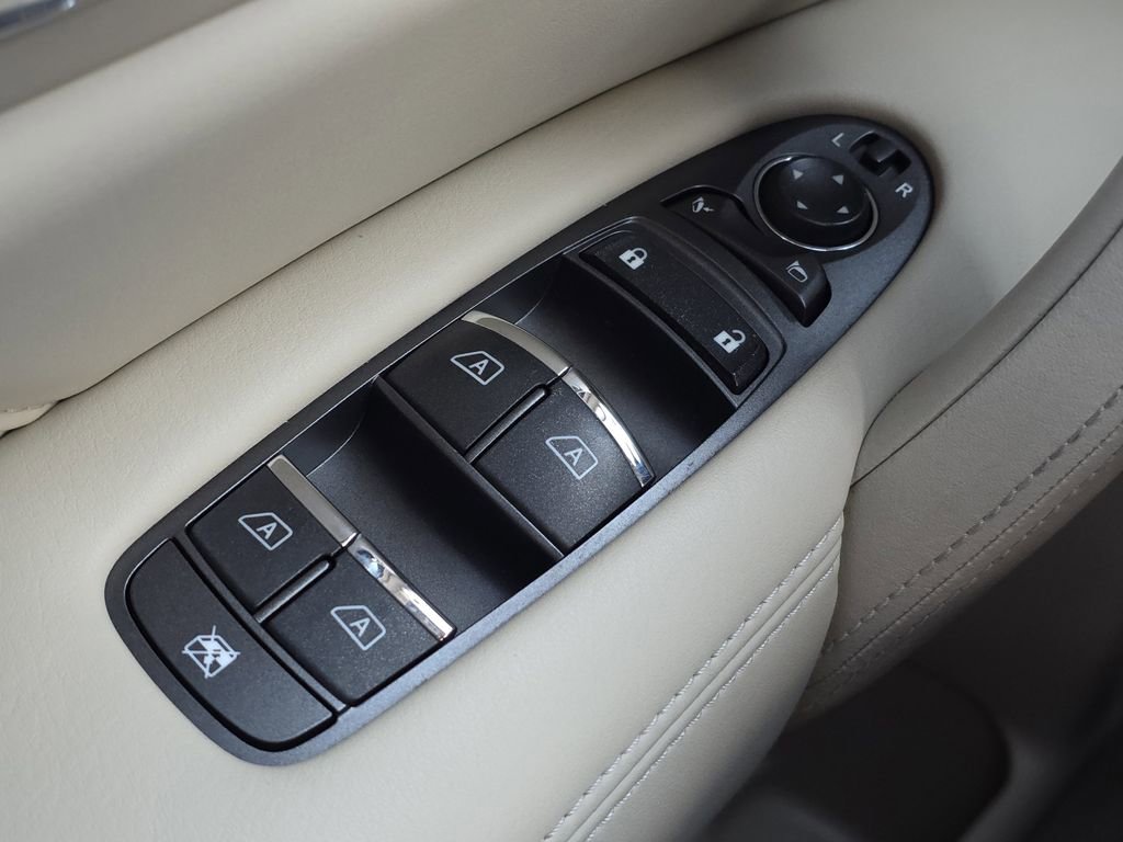 Used 2023 INFINITI QX80 Luxe w/ Cargo Package image 32