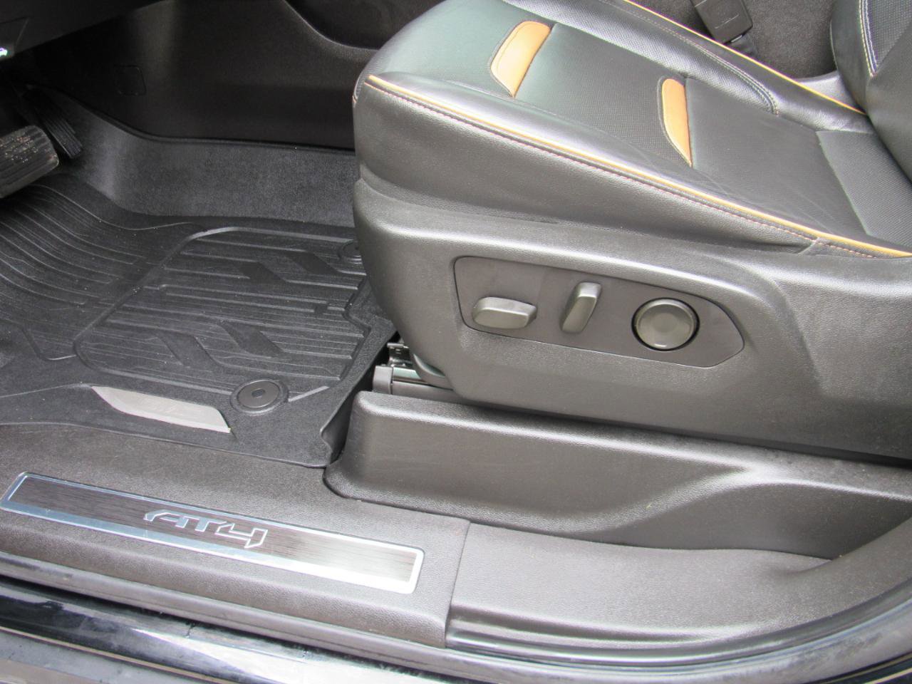 Used 2021 GMC Yukon XL AT4 w/ AT4 Premium Package image 18