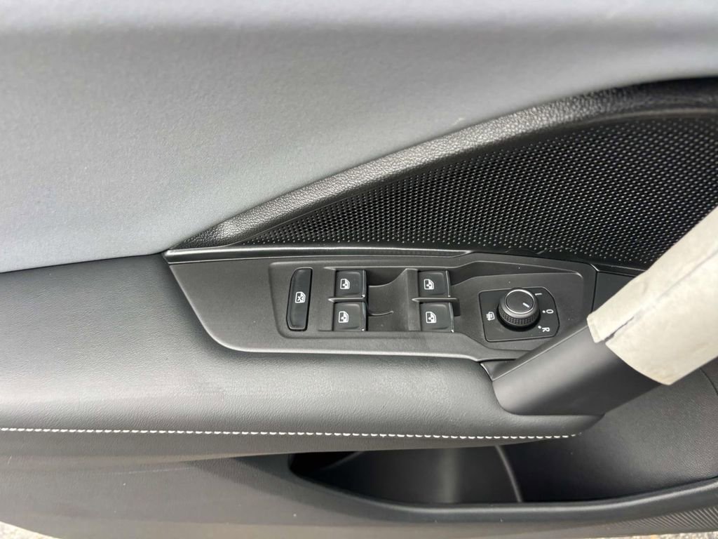 New 2026 Volkswagen Tiguan SE R-Line image 13