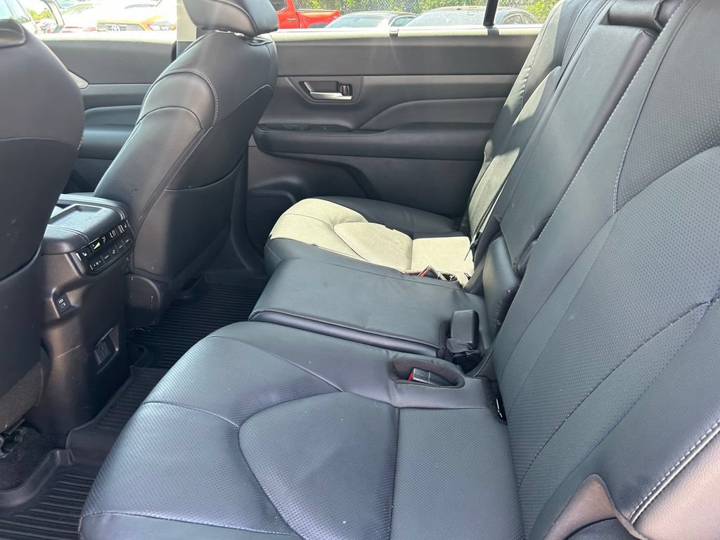 Certified 2025 Toyota Grand Highlander AWD Hybrid image 18