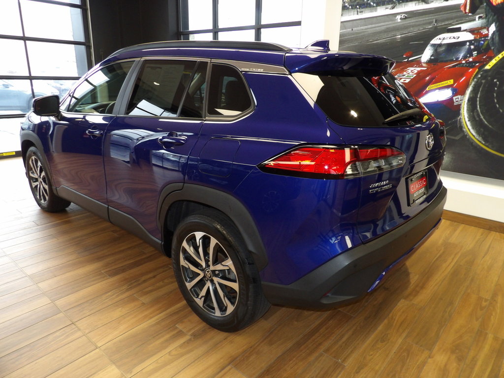 Used 2022 Toyota Corolla Cross XLE image 8