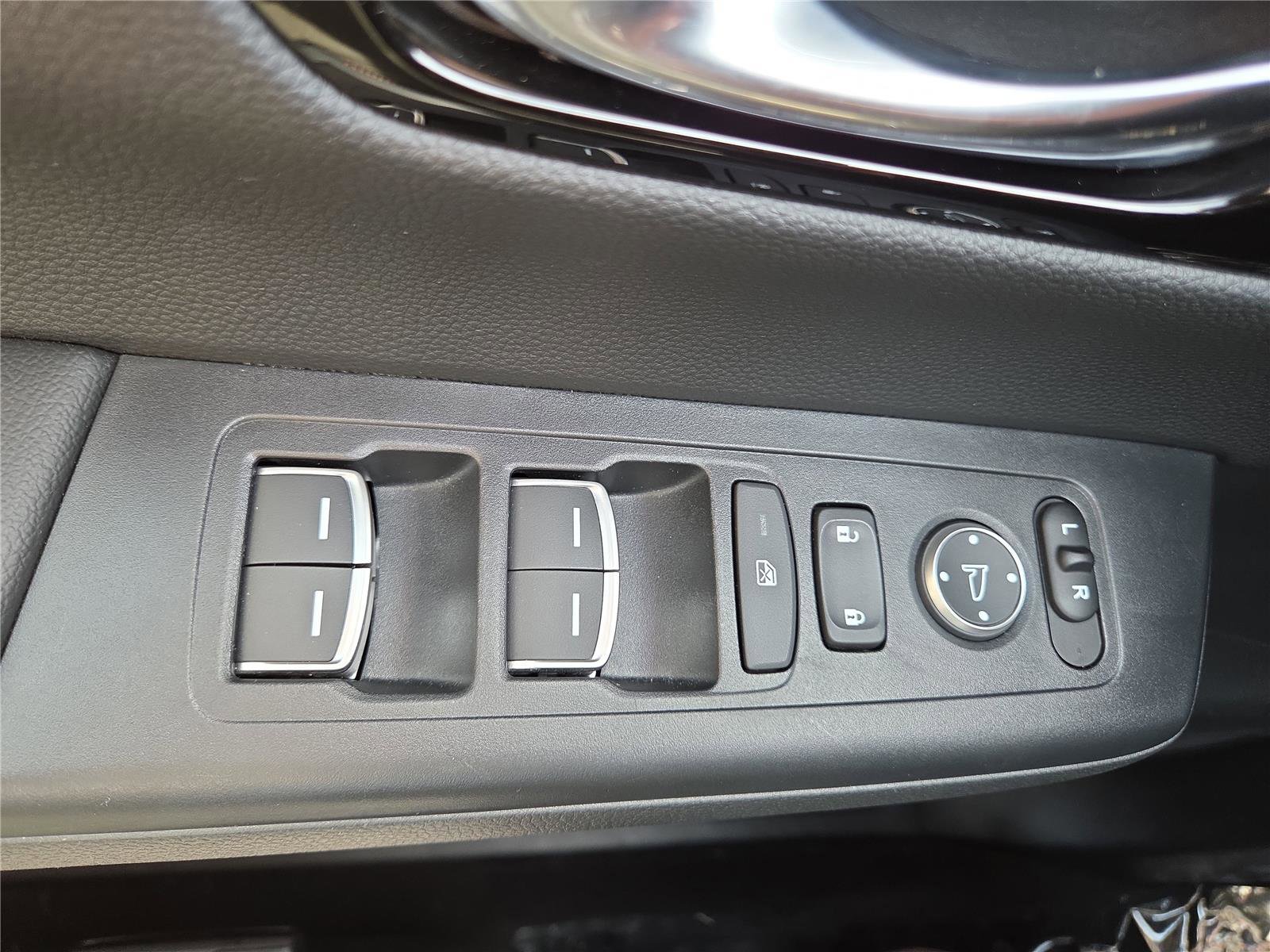 Used 2025 Honda CR-V Sport Touring image 13