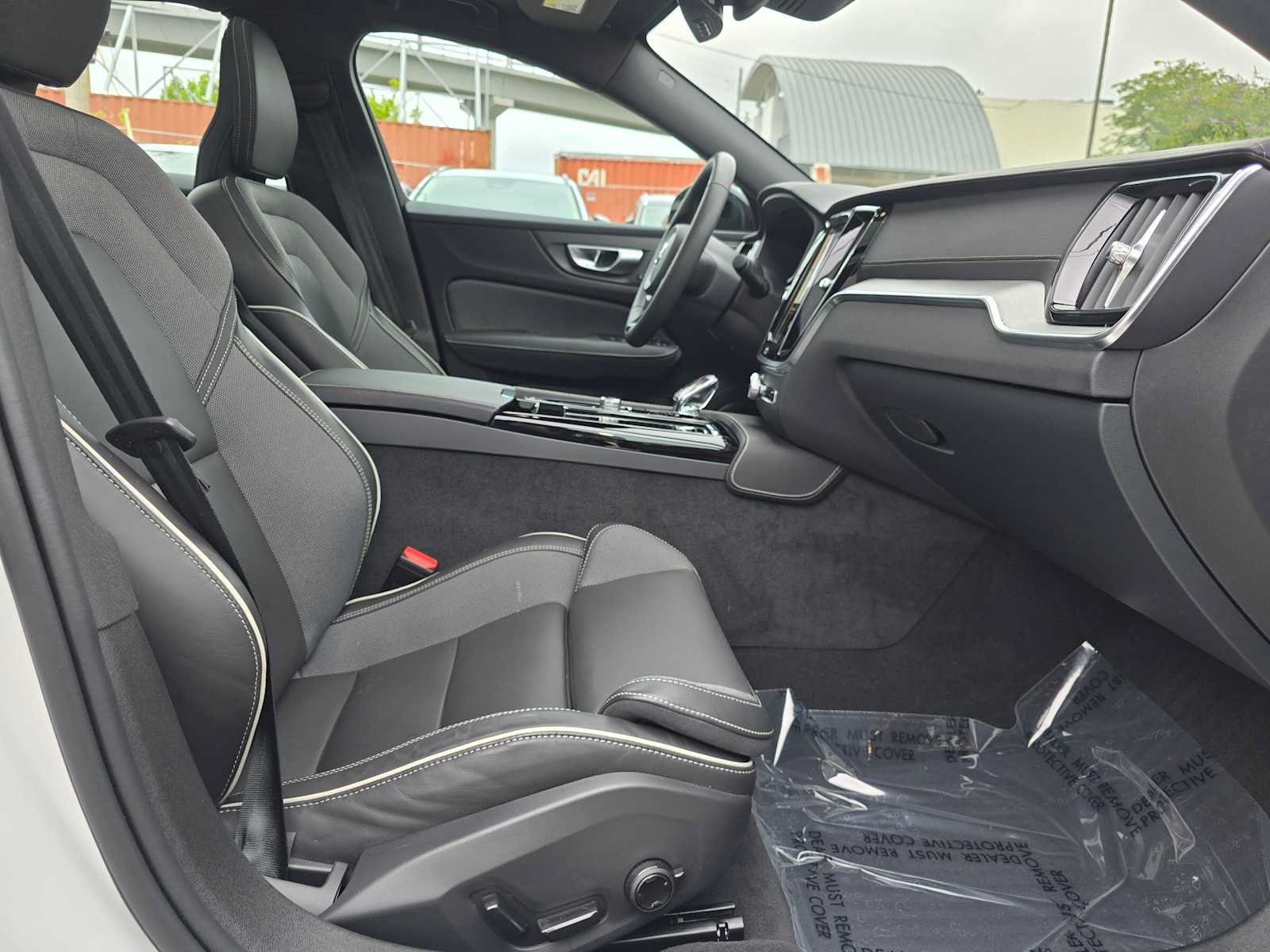Certified 2023 Volvo S60 T8 Ultimate w/ Climate Package AWD/4WD image 11