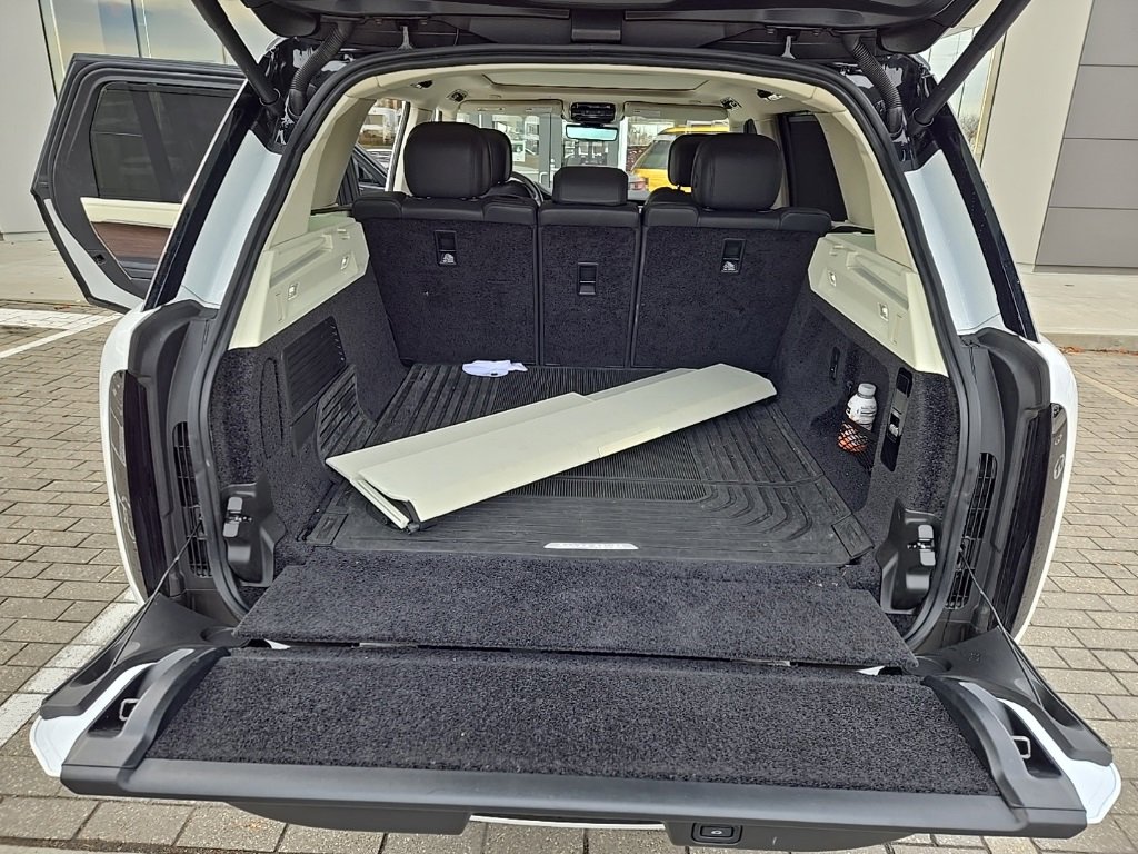 Used 2023 Land Rover Range Rover SE image 18