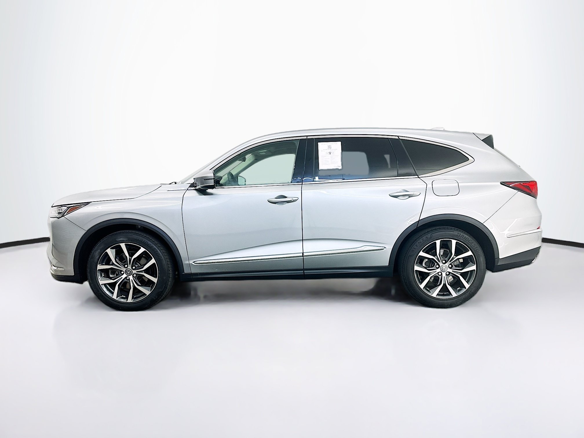 Used 2023 Acura MDX SH-AWD w/ Technology Package image 4