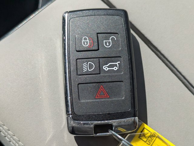 Used 2025 Land Rover Range Rover Velar Dynamic SE image 27