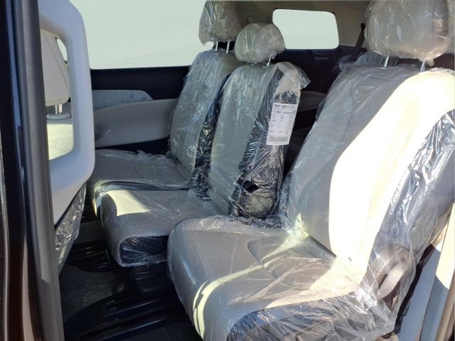 New 2026 Kia Carnival EX image 18