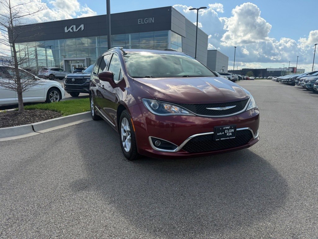 Used 2017 Chrysler Pacifica Touring-L Plus w/ Tire & Wheel Group