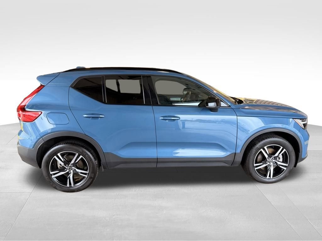 Used 2024 Volvo XC40 B5 Core image 6