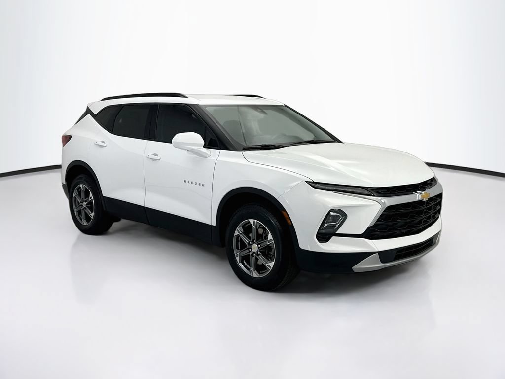 Used 2024 Chevrolet Blazer LT w/ Convenience Package FWD image 3