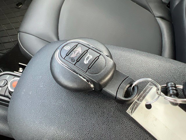 Used 2022 MINI Cooper 2-Door Hardtop FWD image 14