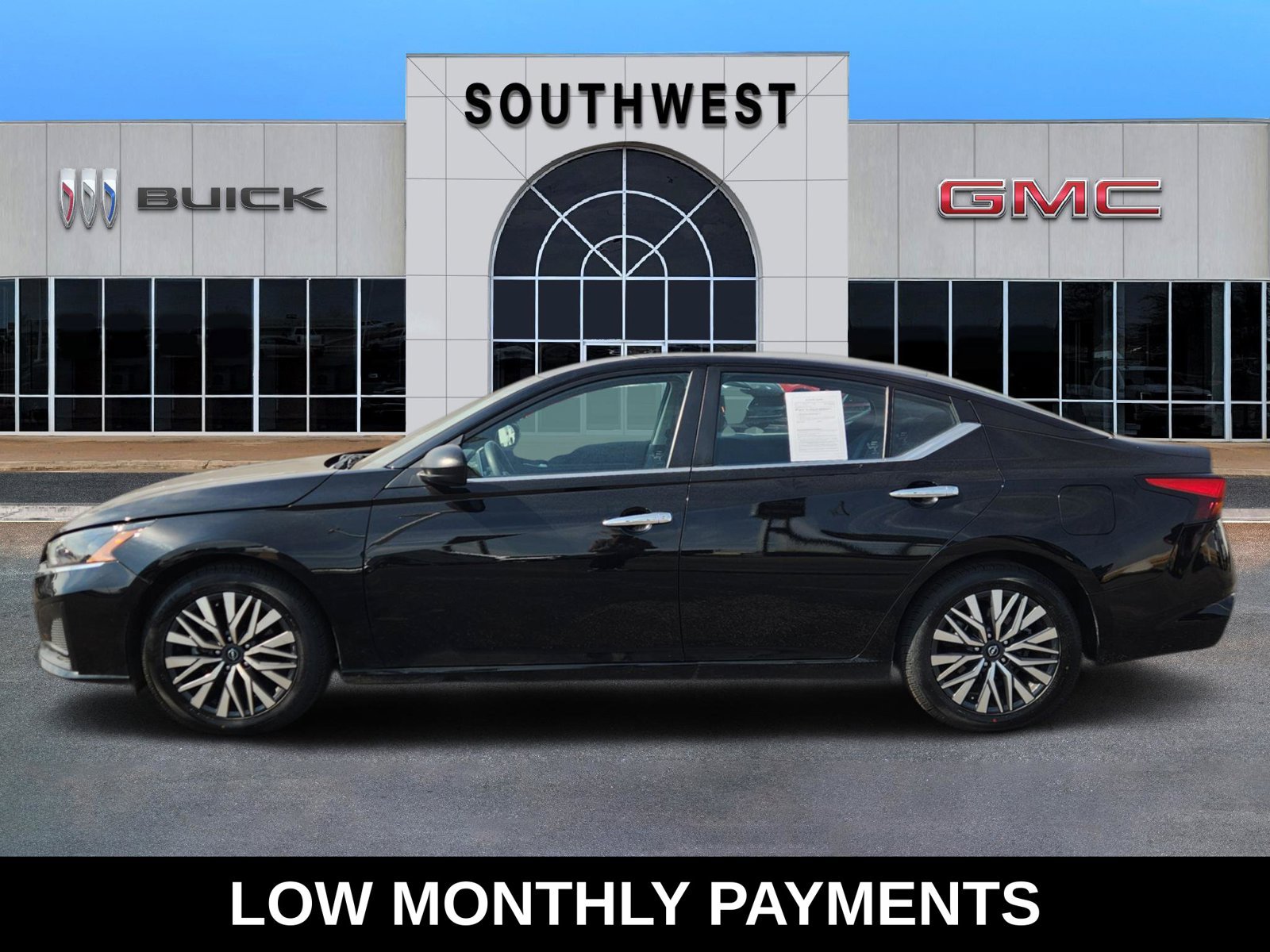 Used 2025 Nissan Altima 2.5 SV FWD image 3