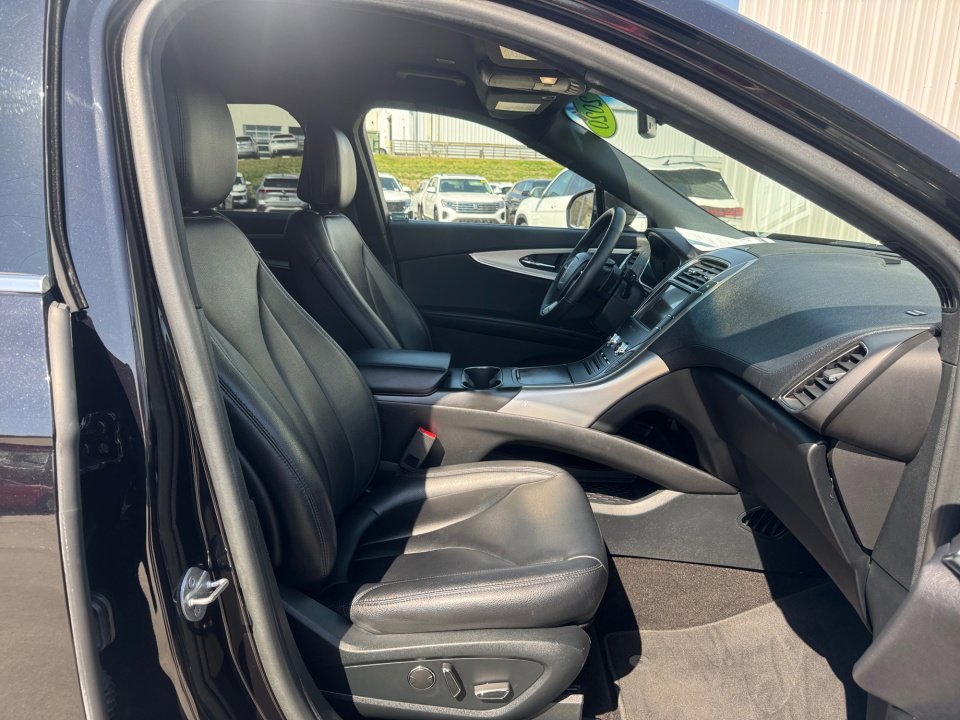 Used 2020 Lincoln Nautilus FWD image 32