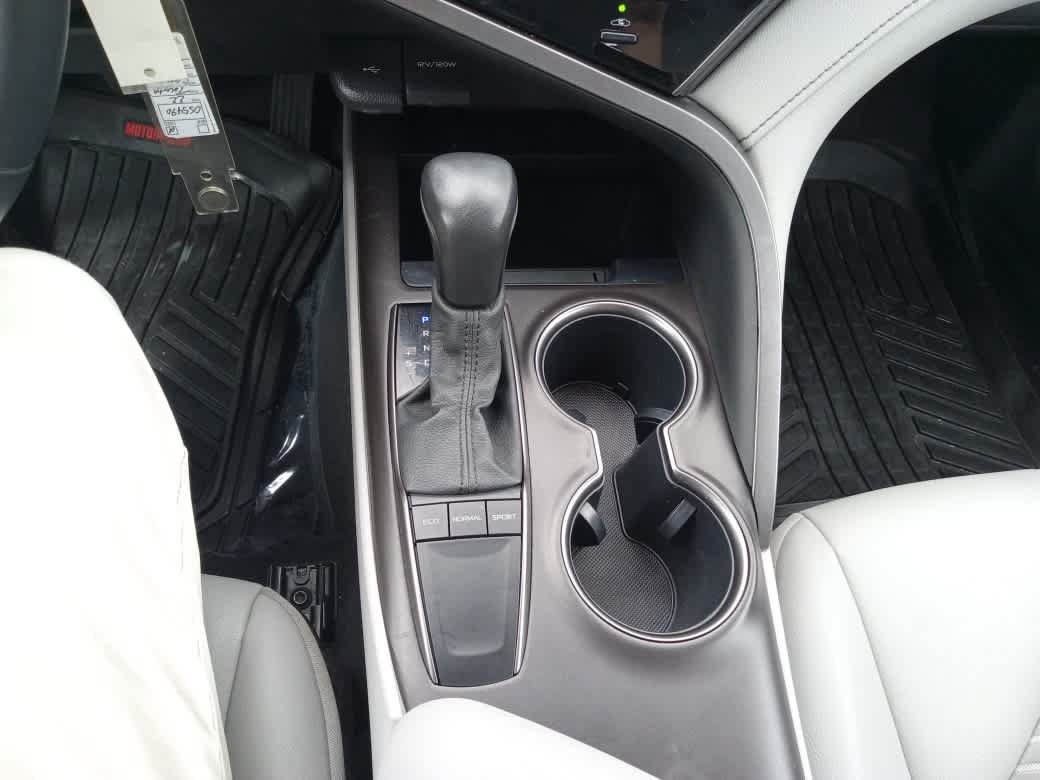 Used 2022 Toyota Camry SE FWD image 17