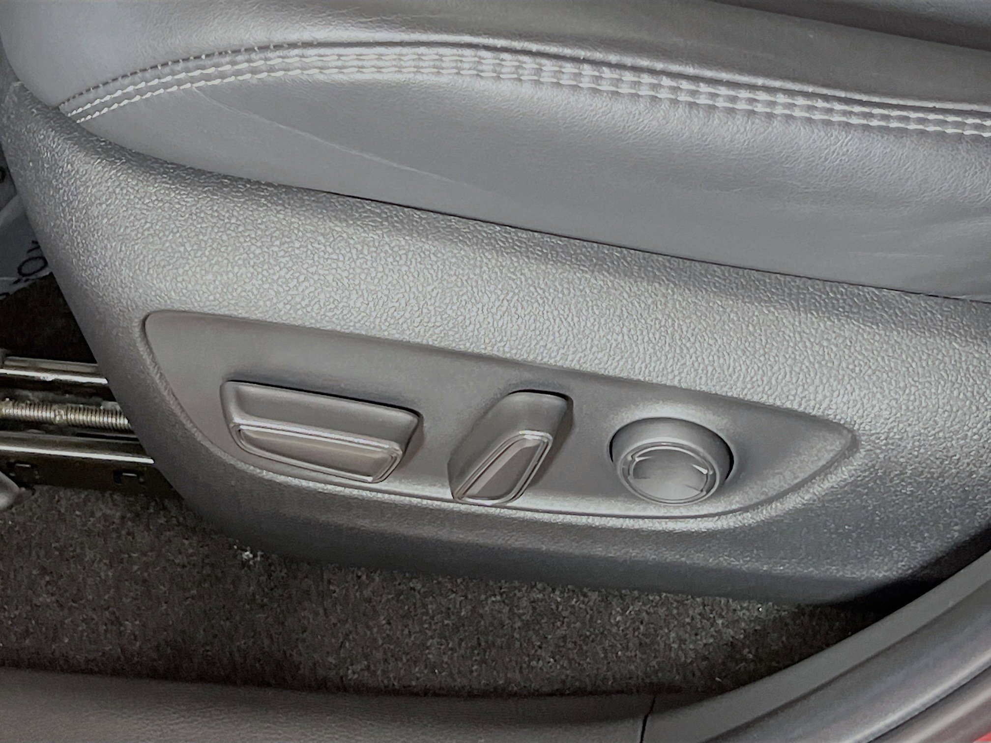 Used 2023 Toyota RAV4 XLE Premium image 16