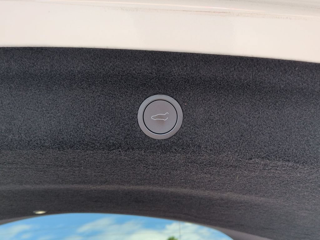 Used 2026 Tesla Model Y 2WD image 28