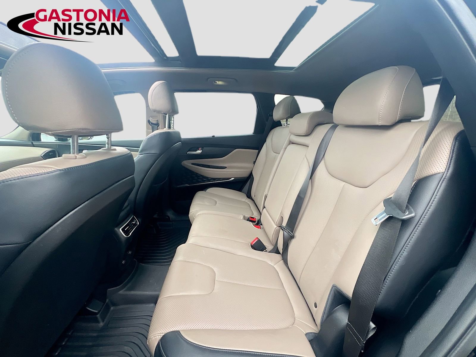 Used 2023 Hyundai Santa Fe SEL w/ Premium Package image 32