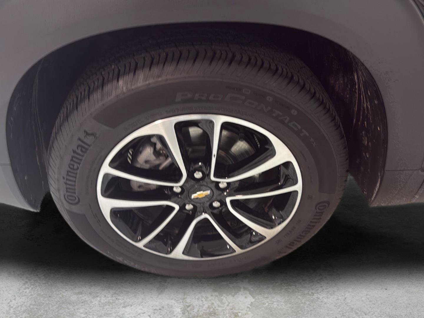 Used 2024 Chevrolet TrailBlazer LT w/ Convenience Package FWD image 2