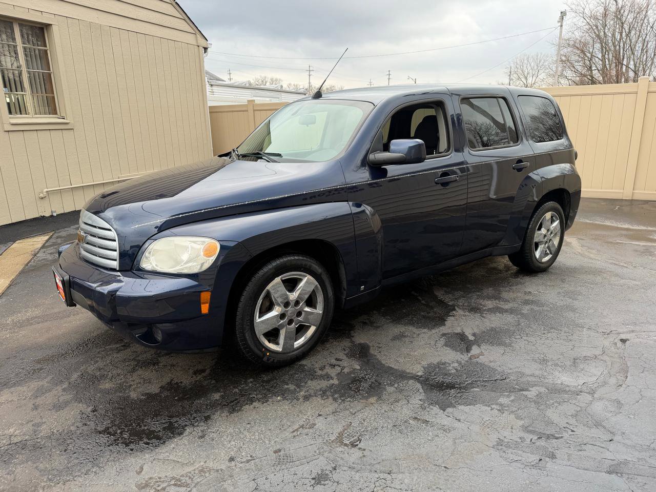 Used 2009 Chevrolet HHR LT image 7