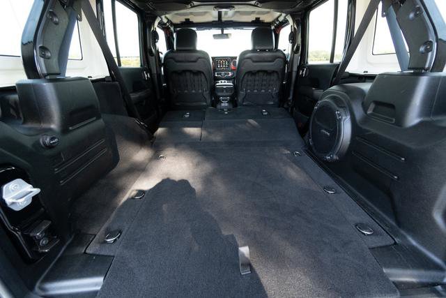 Used 2018 Jeep Wrangler Unlimited Rubicon w/ Dual Top Group image 32