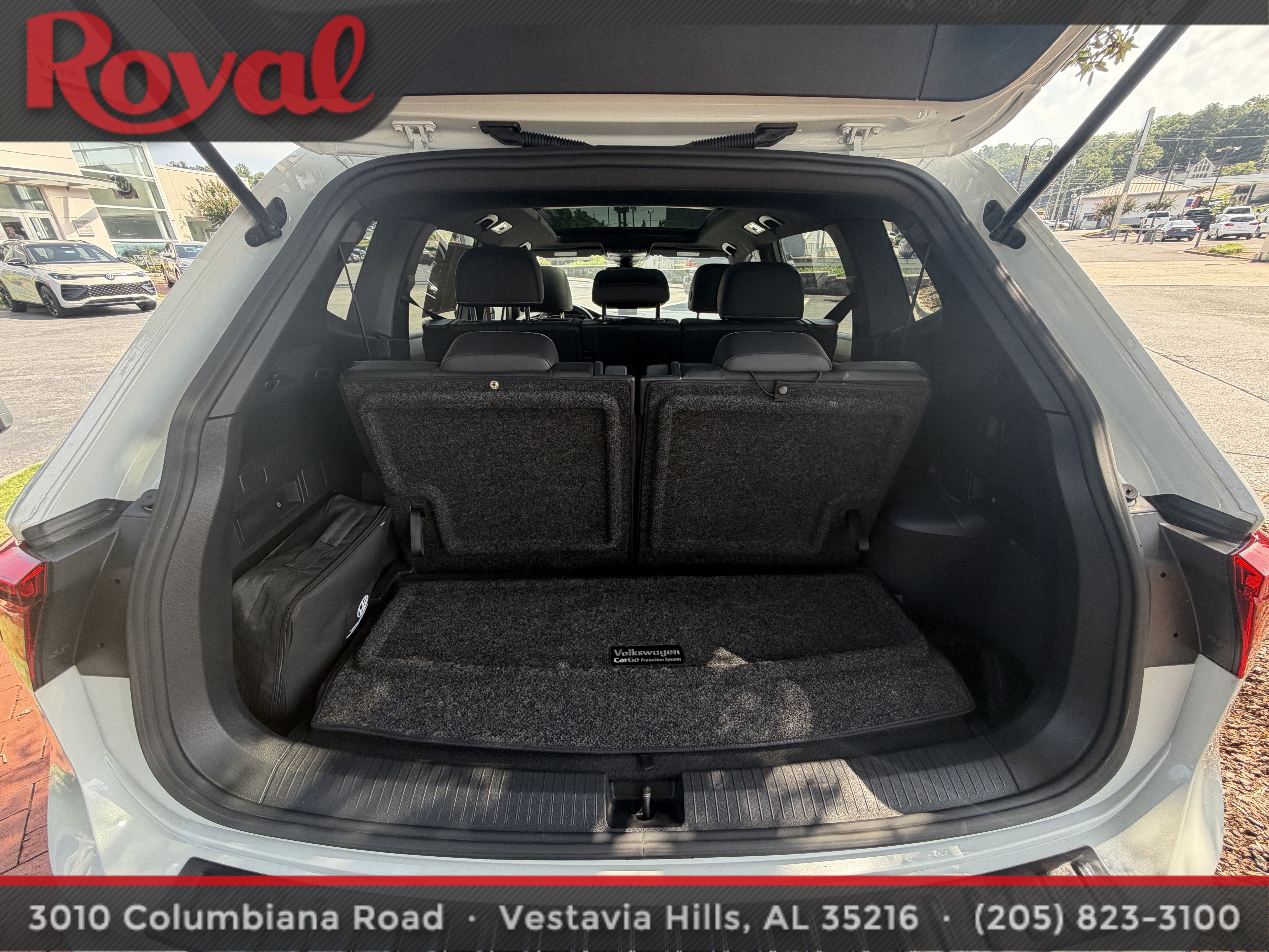 Used 2023 Volkswagen Tiguan SE R-Line FWD image 11