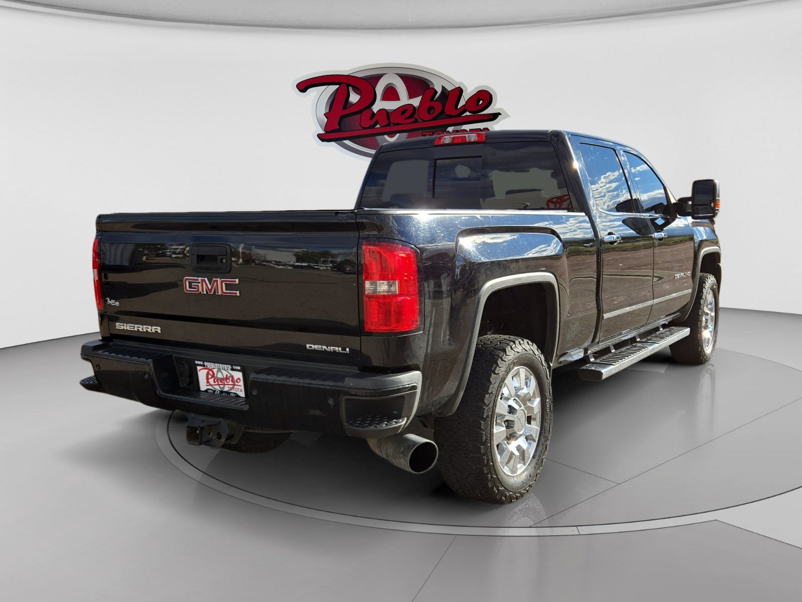 Used 2015 GMC Sierra 2500 Denali w/ Duramax Plus Package AWD/4WD image 5