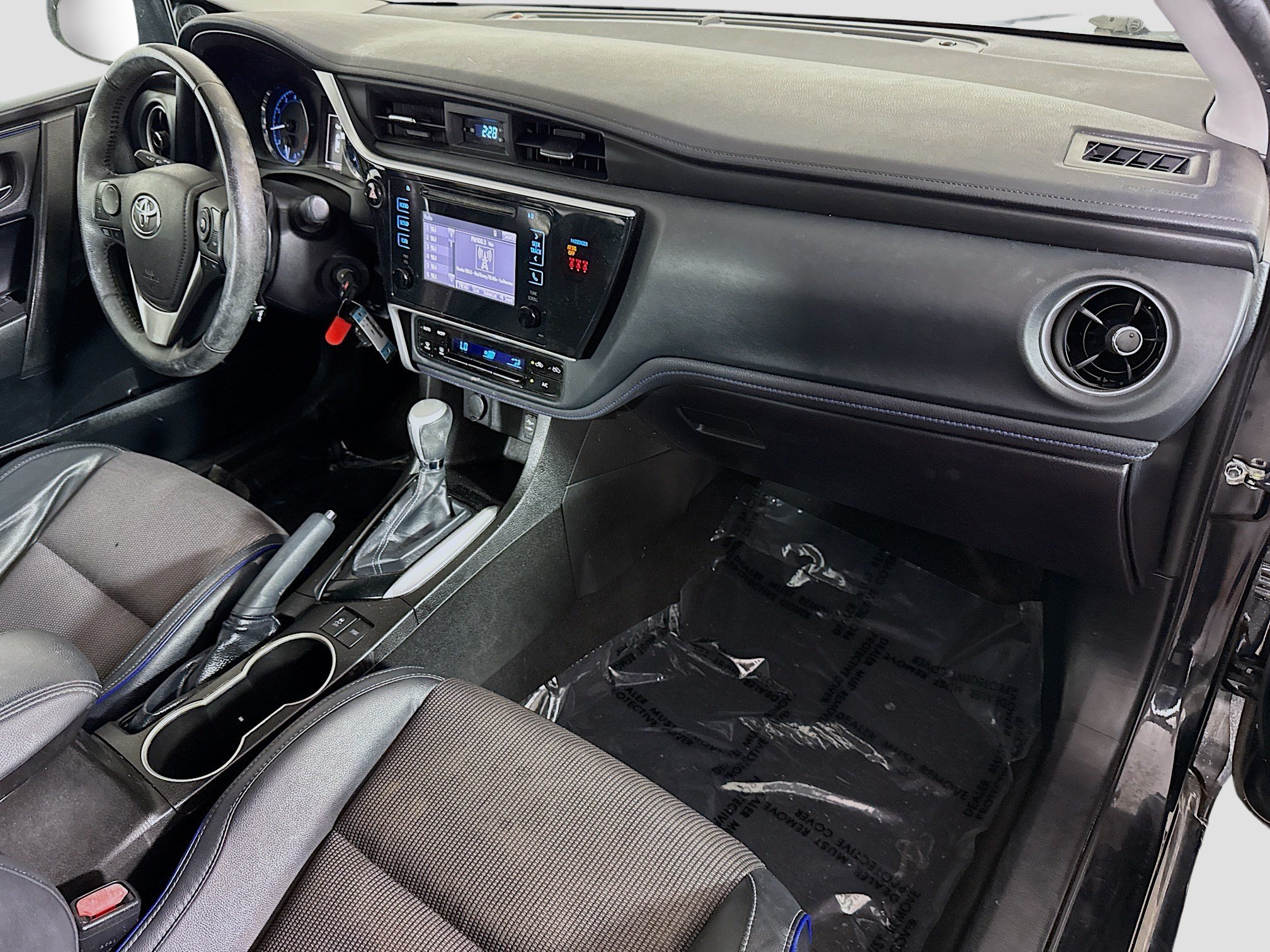Used 2018 Toyota Corolla SE FWD image 29