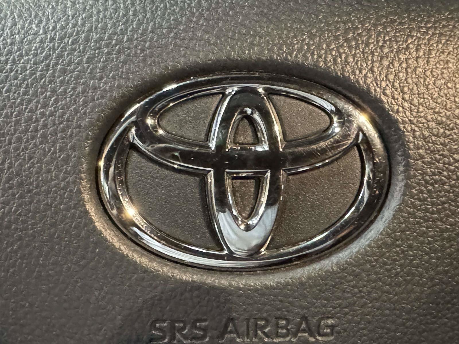 Used 2023 Toyota Sienna XSE AWD/4WD image 32