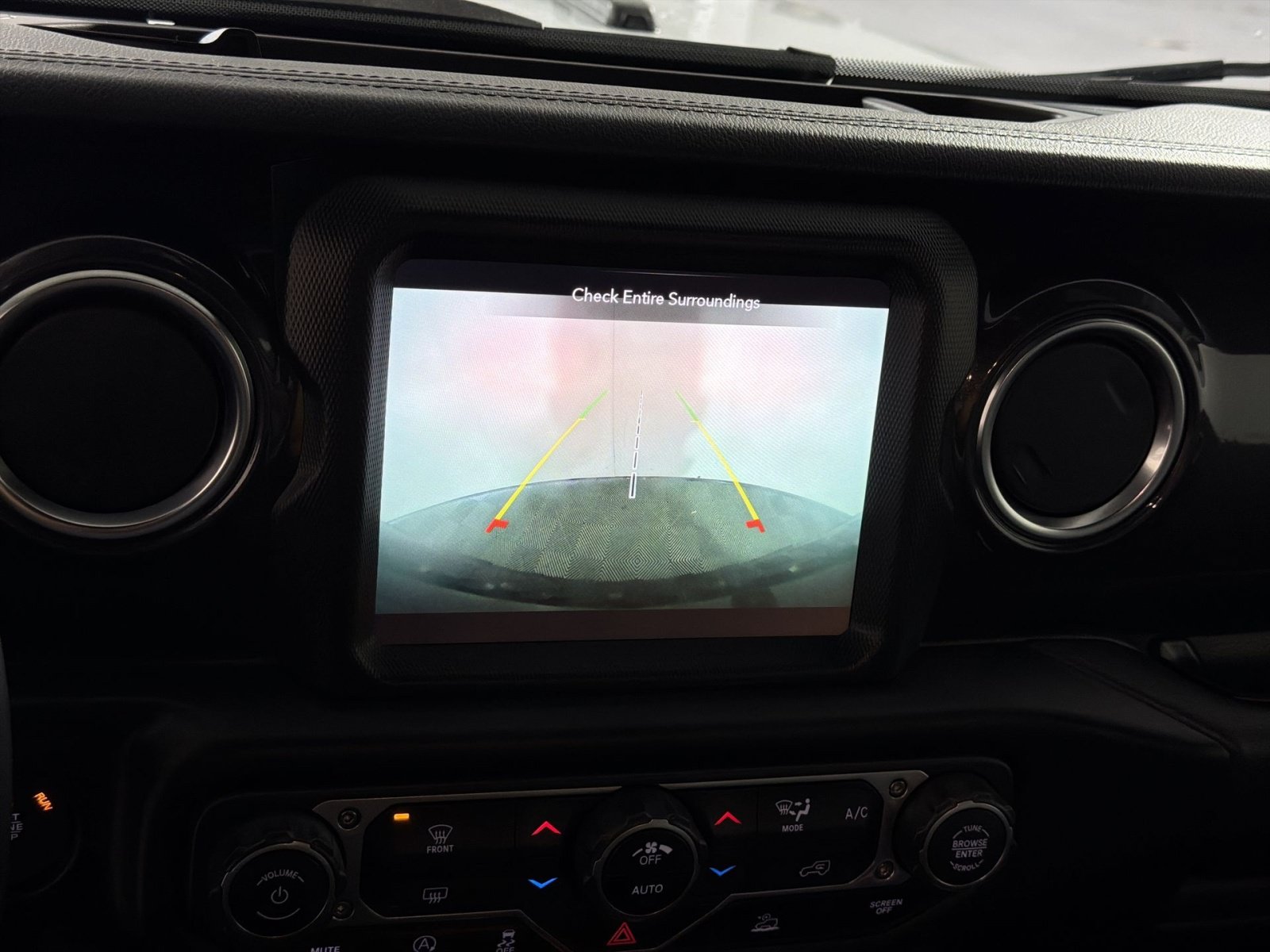 Used 2022 Jeep Wrangler Unlimited Sahara AWD/4WD image 19