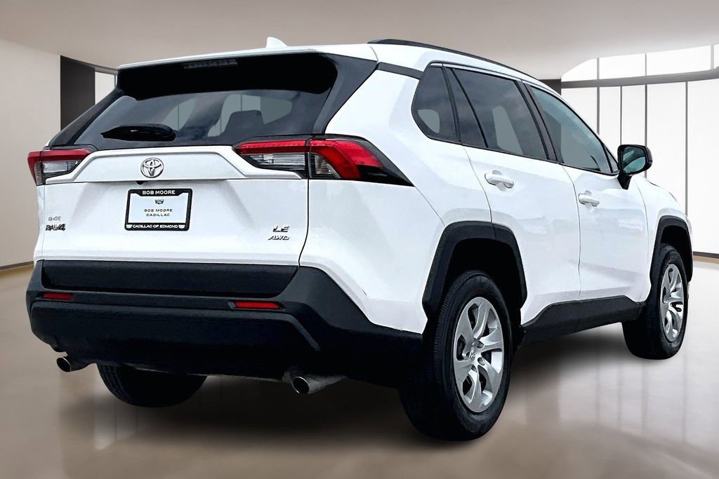 Used 2021 Toyota RAV4 LE image 2