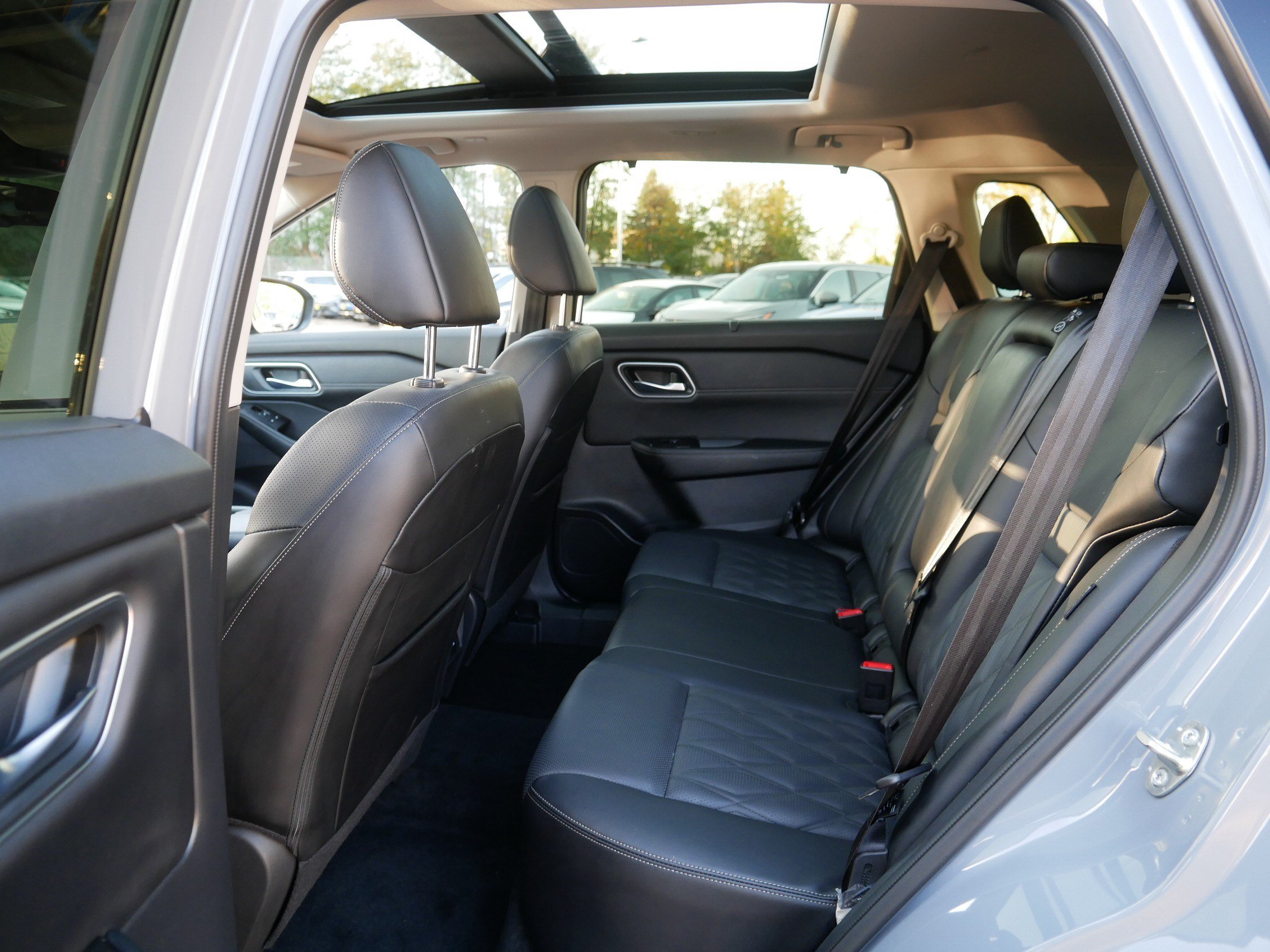 Certified 2025 Nissan Rogue Platinum w/ Platinum Premium Package AWD/4WD image 35