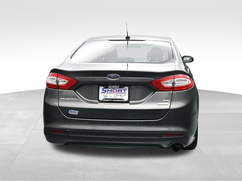 Used 2016 Ford Fusion SE FWD image 4