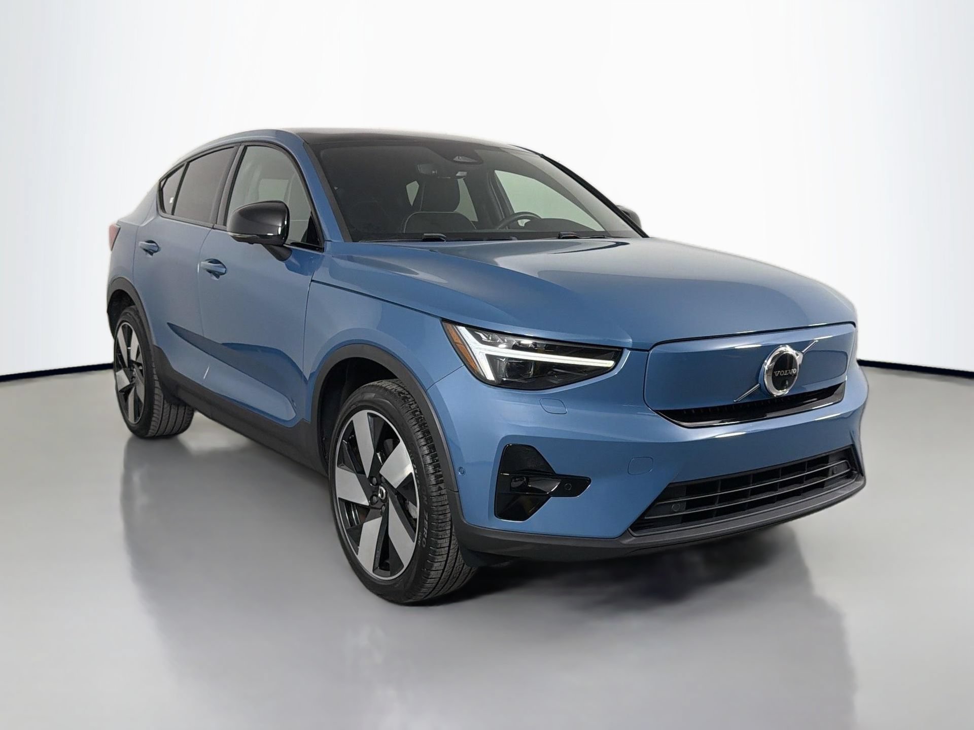 Certified 2023 Volvo C40 P8 Recharge Ultimate AWD/4WD image 3