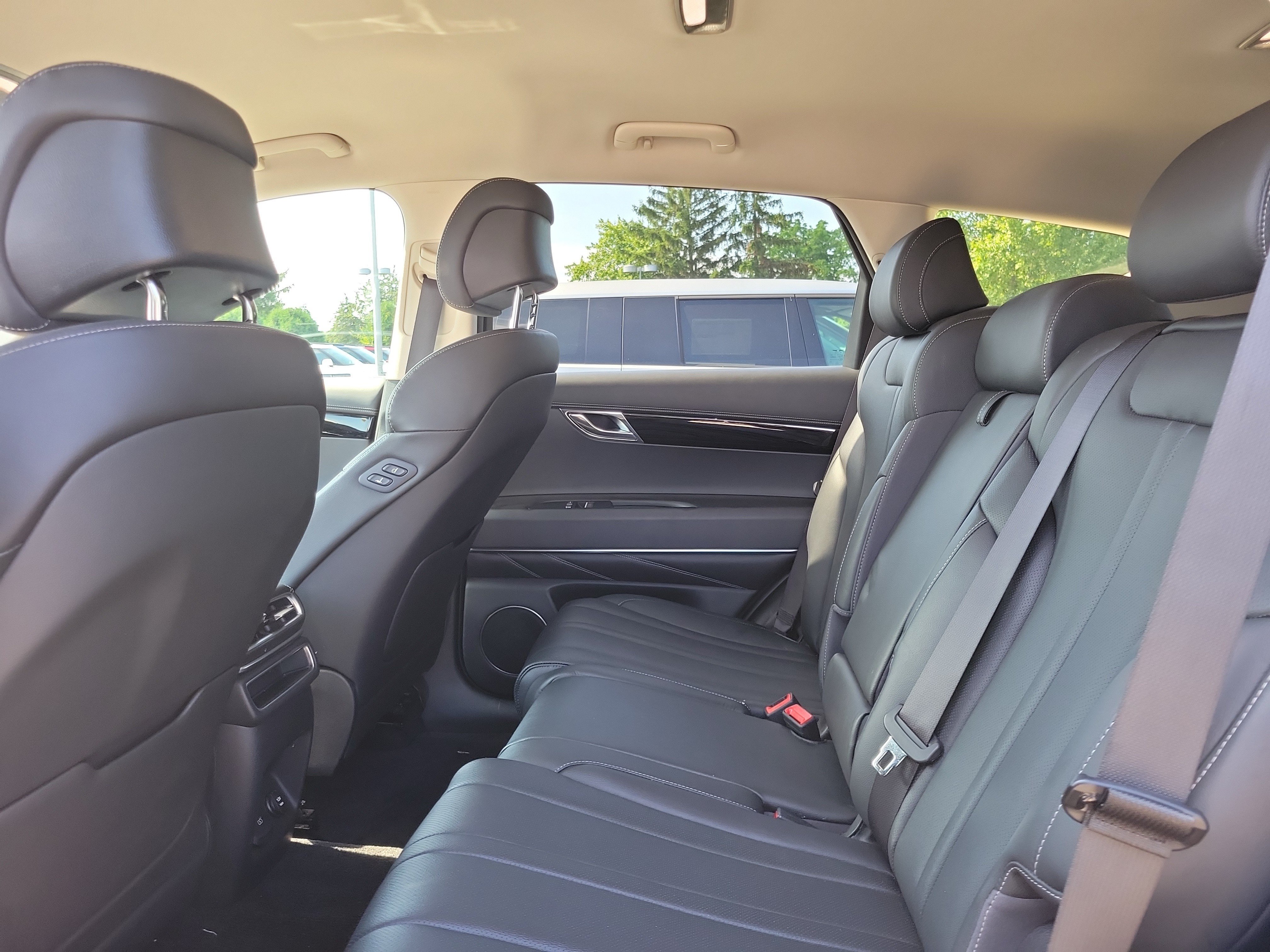 Used 2025 Genesis GV80 2.5T Standard AWD/4WD image 11