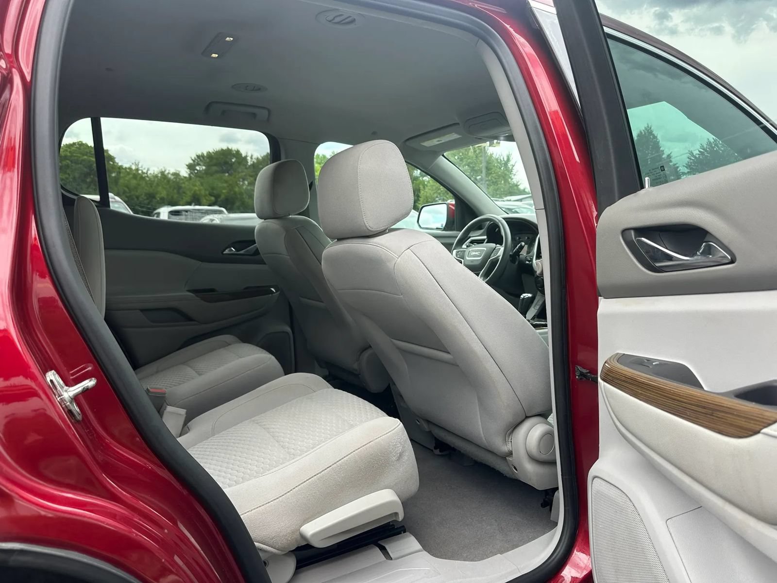 Used 2019 GMC Acadia SLE FWD image 15