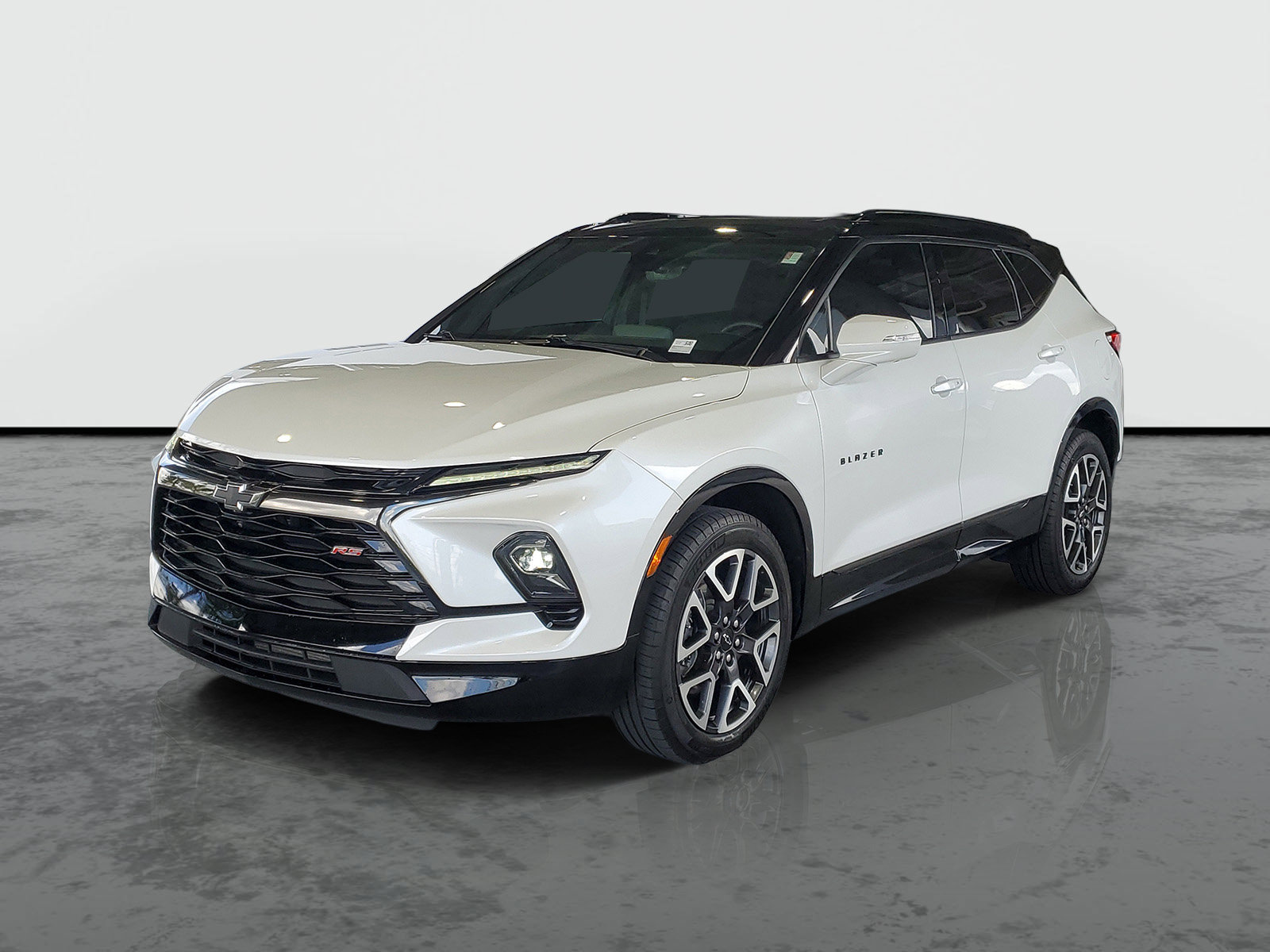 Used 2024 Chevrolet Blazer RS w/ Driver Confidence II Package FWD image 4