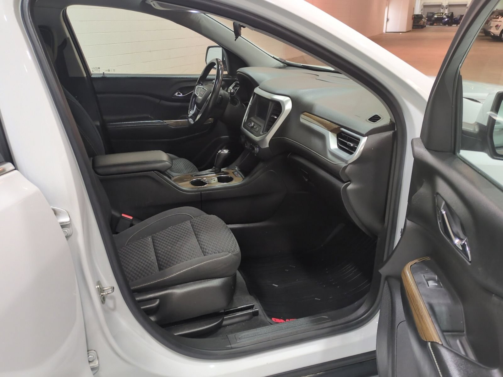 Used 2018 GMC Acadia SLE FWD image 10
