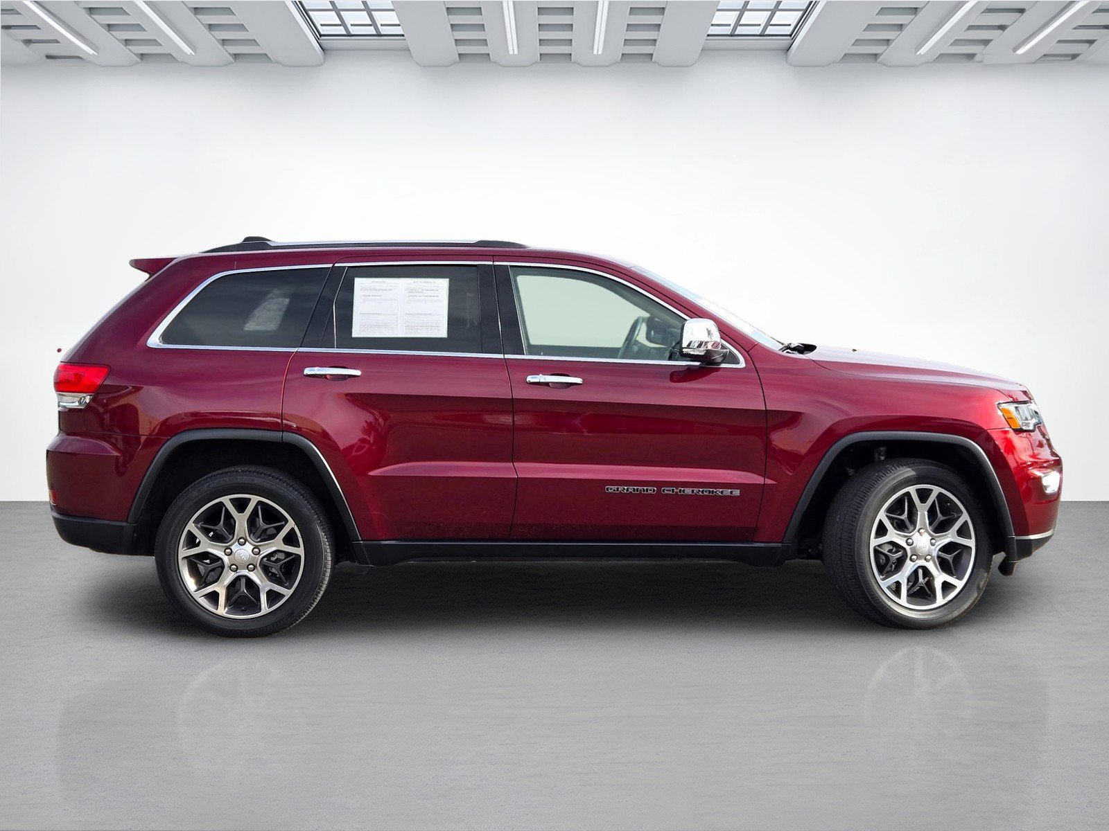 Used 2019 Jeep Grand Cherokee Limited AWD/4WD image 4