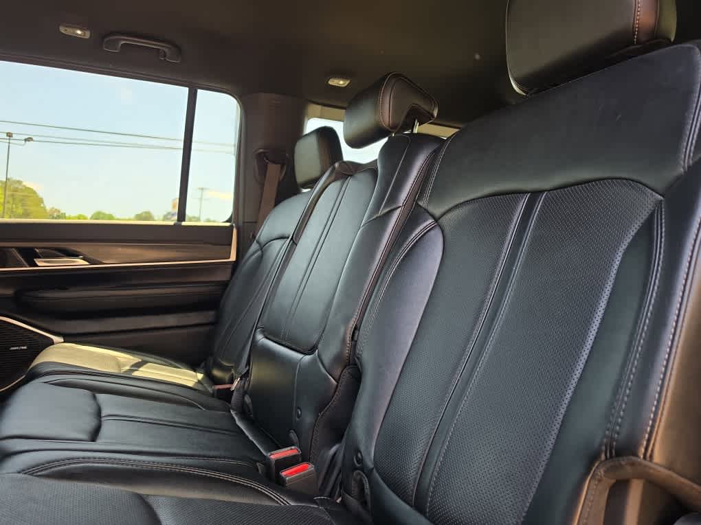 Used 2024 Jeep Wagoneer Series II w/ Flexible Seating Group RWD image 31