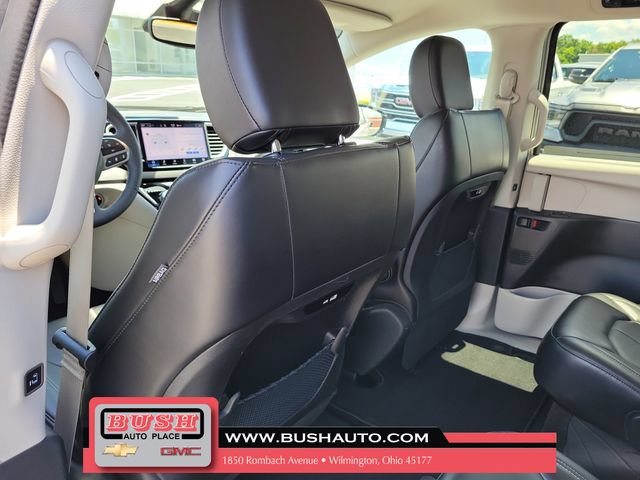 Used 2024 Chrysler Pacifica Touring-L FWD image 14