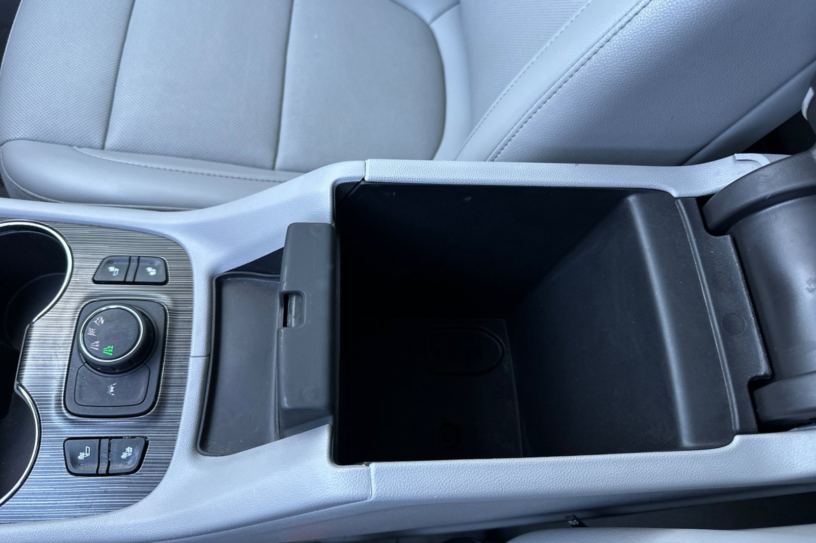 Used 2023 GMC Acadia SLT image 34