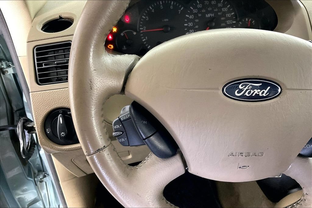 Used 2005 Ford Focus ZX4 Sedan FWD image 24