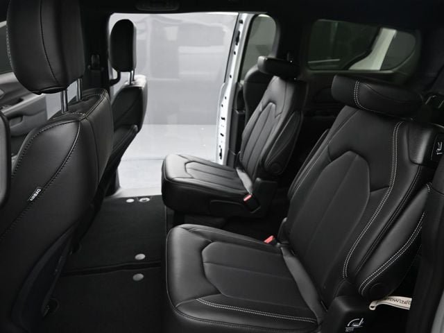 New 2025 Chrysler Voyager LX FWD image 19