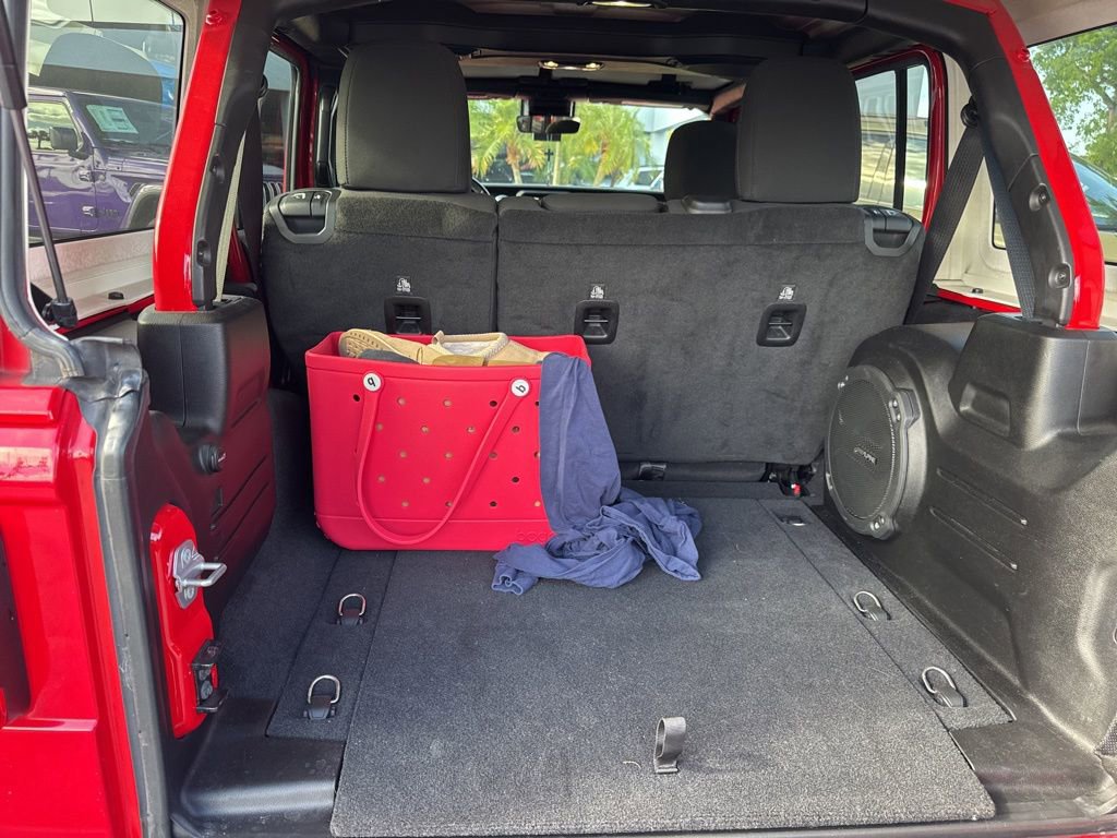 Used 2019 Jeep Wrangler Unlimited Sahara image 14