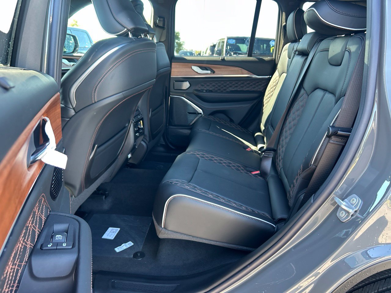 New 2027 Jeep Grand Cherokee Summit AWD/4WD image 11