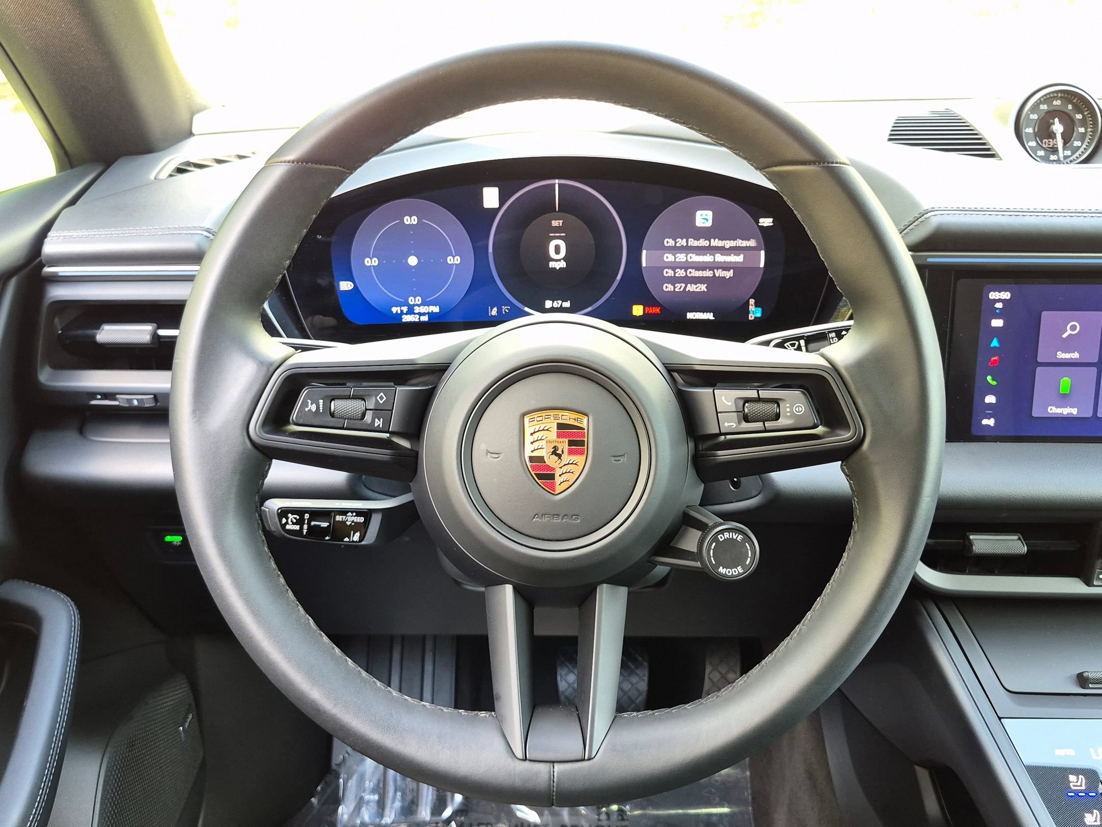 Certified 2025 Porsche Macan 4 Electric AWD/4WD image 8
