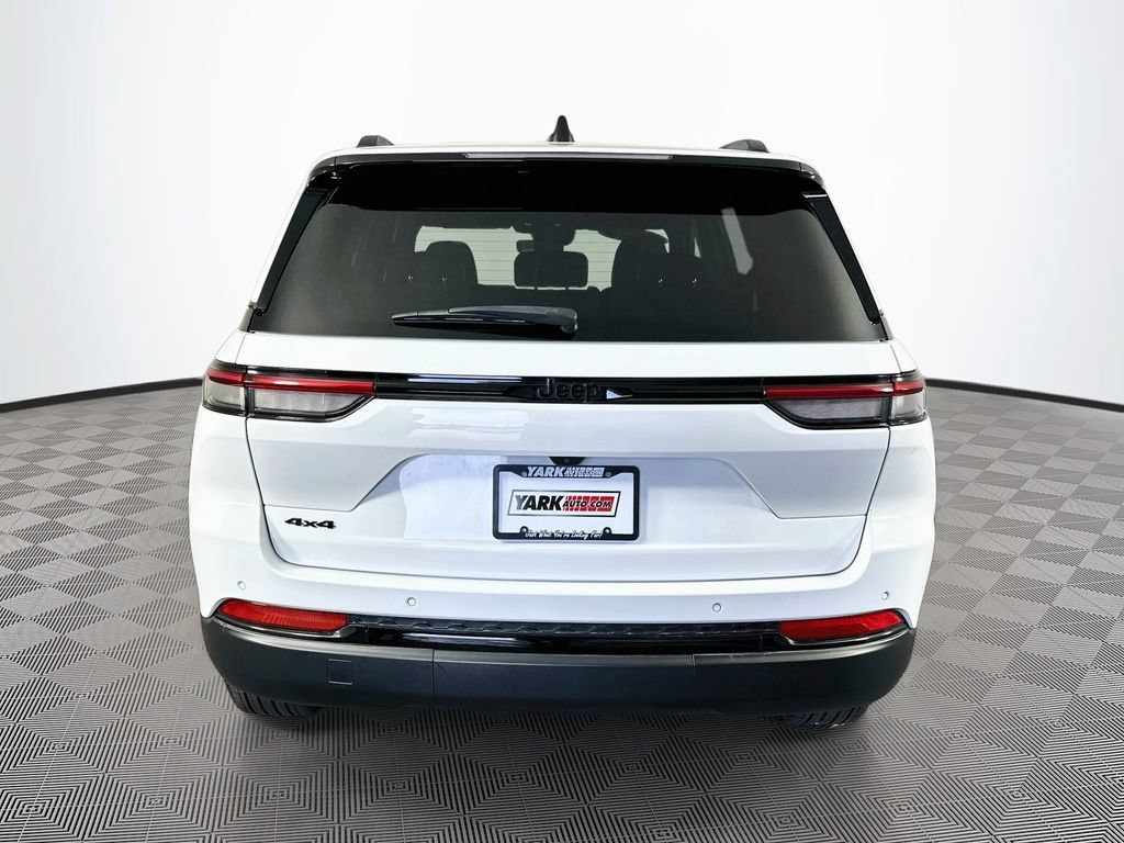 Used 2024 Jeep Grand Cherokee Altitude AWD/4WD image 9