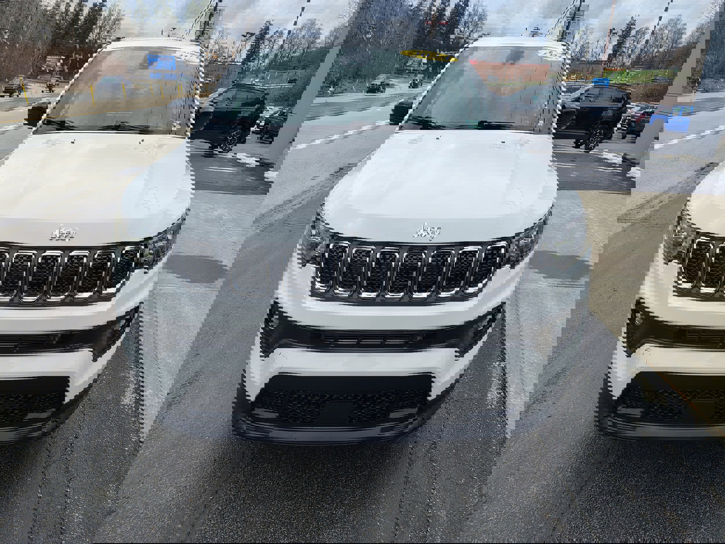 Used 2024 Jeep Compass Latitude image 3