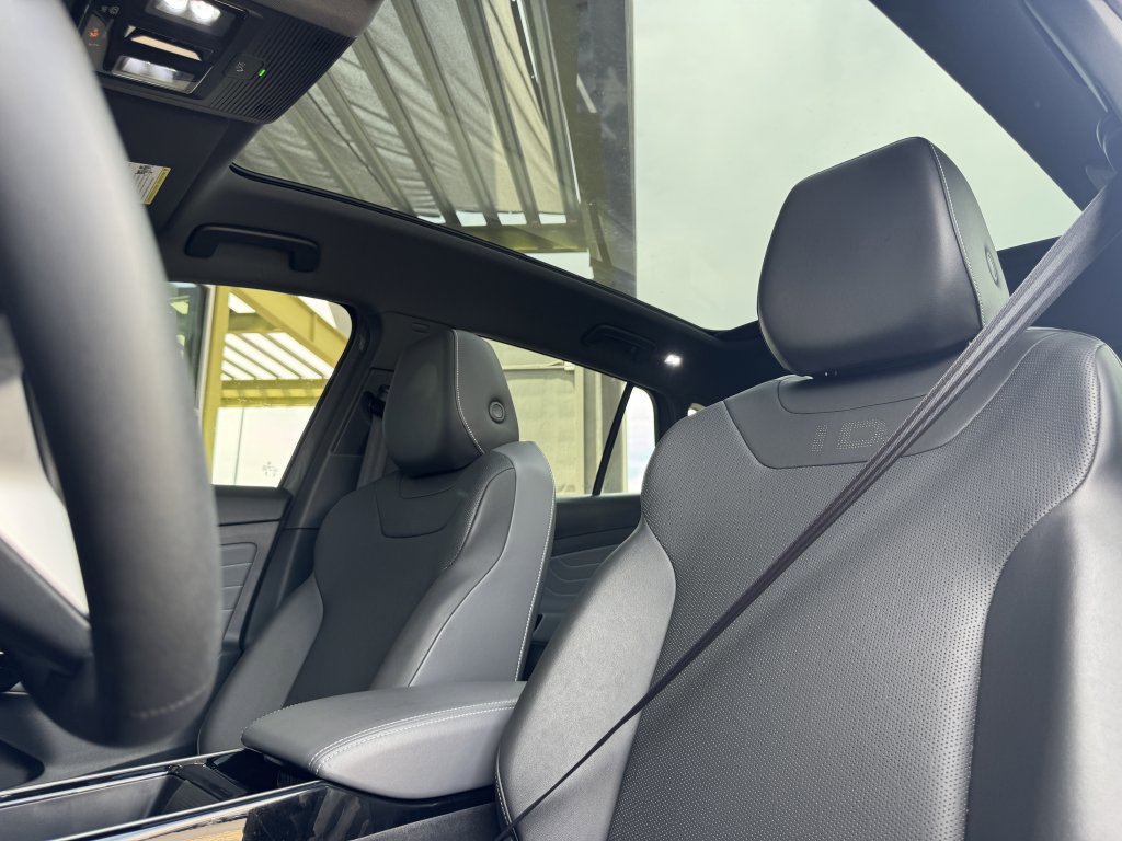 Used 2023 Volkswagen ID.4 S image 23